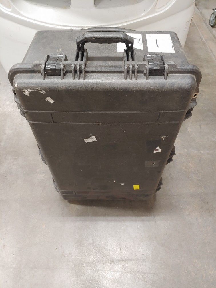 Rolling Pelican Case With Foam 