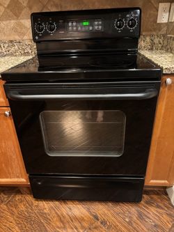 Black GE Electric Slide in Range/Oven