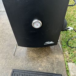 SLIGHTLY USED MASTERBUILT RV PORTABLE ELECTRIC SMOKER