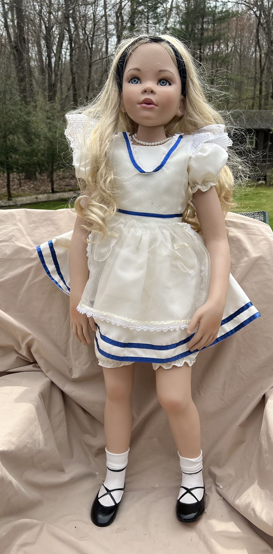 Máster Piece Gallery “Alice In Wonderland” Porcelain Doll Pamela Erff Collectible