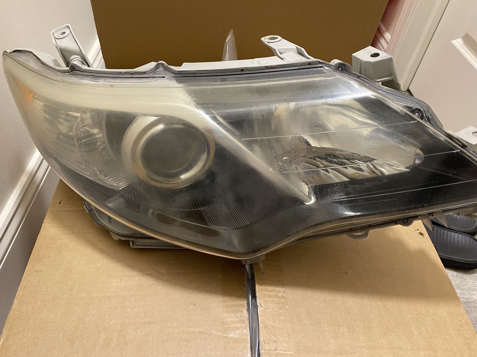 2012 Toyota Camry Original Passenger Headlight