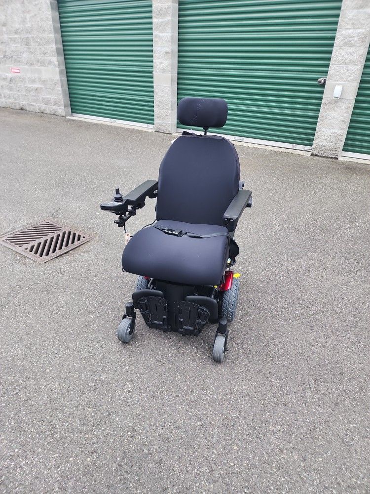 Quantum J6 Power Wheel Chair