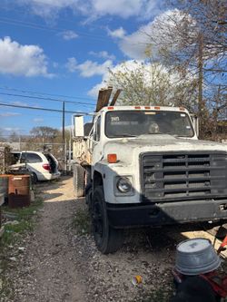 1986 9-liter diesel dump truck (typically an International S-series with the 9.0L V8 diesel