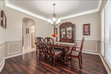 Formal Dinning Room Like New