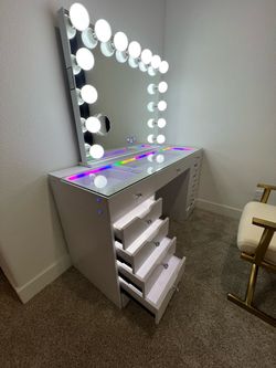 Beautiful Light Up Vanity Set $50 Down No Credit Needed Financing