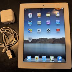 Apple iPad 2 32GB Wi-Fi 9.7" White MC980LL/A + Charger + Cable Excellent Condition