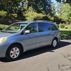 2004 Toyota Sienna 