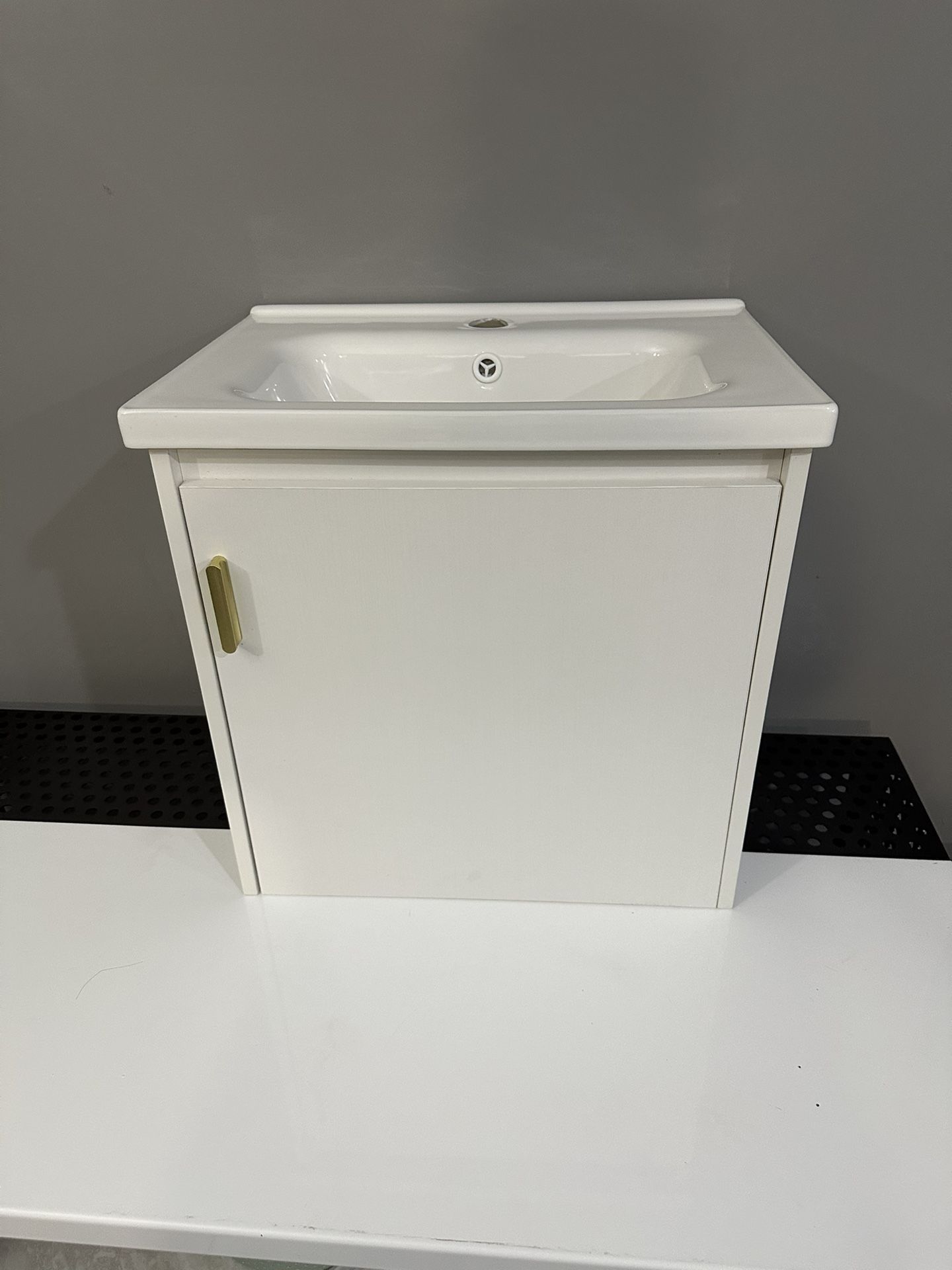 Tiny Ceramic Sink And Vanity