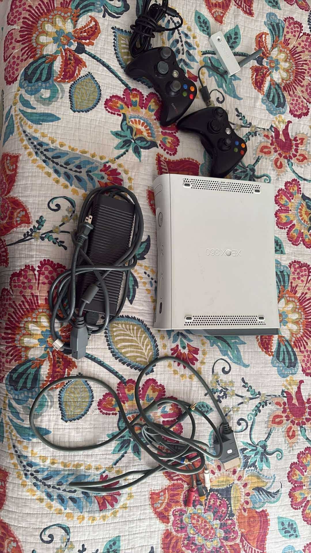 Xbox 360 Arcade 2 Remote And 20 Games