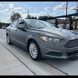 Ford fusion Hybrid FOR SALE!! Reliable & Great On Gas !!