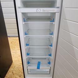 NEW 56-in High Vissani
7.1 cu. ft. Upright Freezer or Refrigerator Depending on Setting Garage Ready