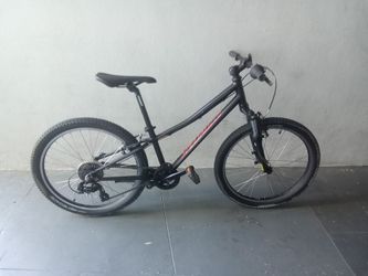 BICYCLE SPECIALIZED 7 SPEED SIZE 24 BRAND NEW