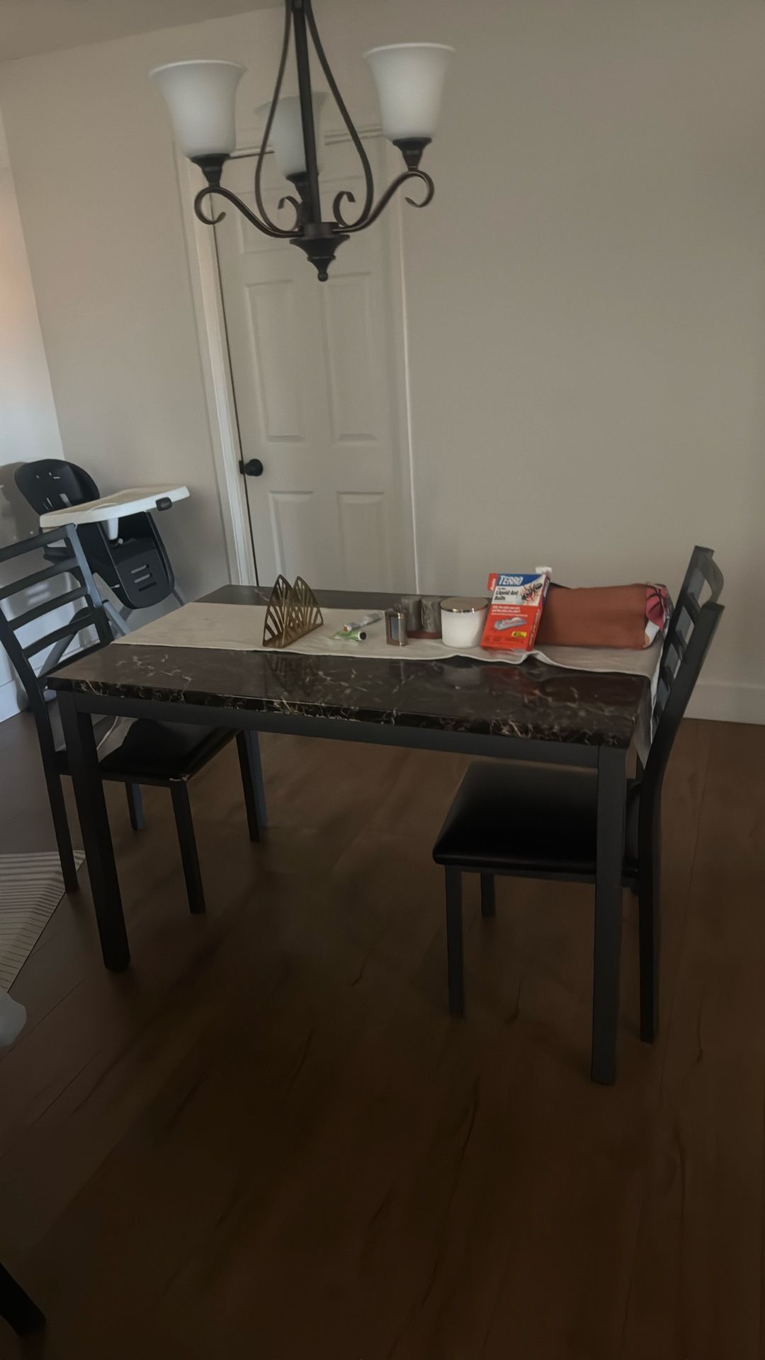 Table With 3 Chairs 