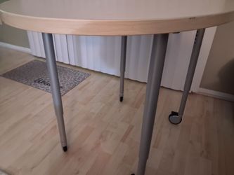 Table it has where you can adjust  tall or short has ten holes on the leg to adjust where you want
