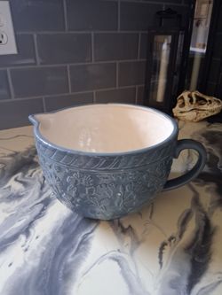 Decorative mixing bowl
