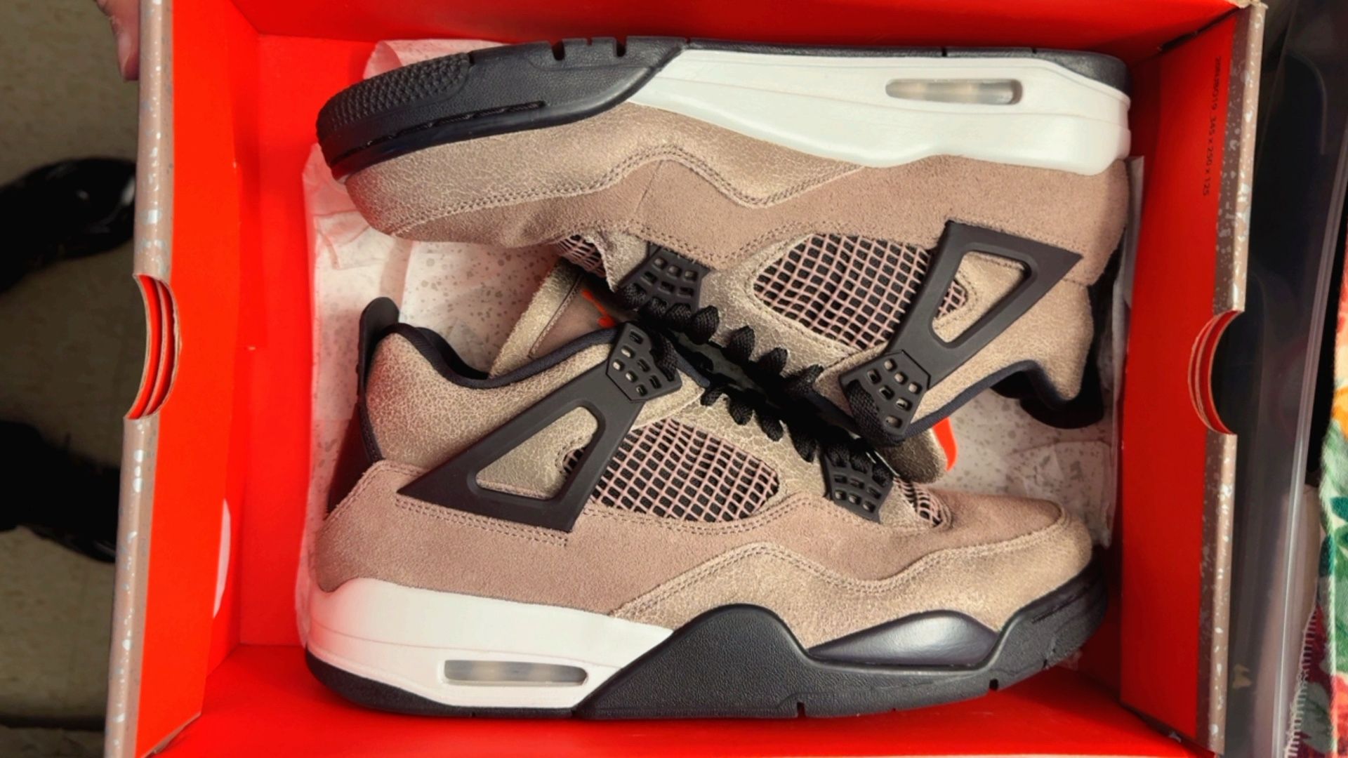 Air Jordan 4 Taupe 