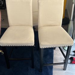 4 Chairs 