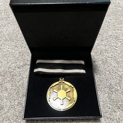 2022 Disney Parks Star Wars Galaxy's Edge Dok-Ondar's Imperial Medal Replica