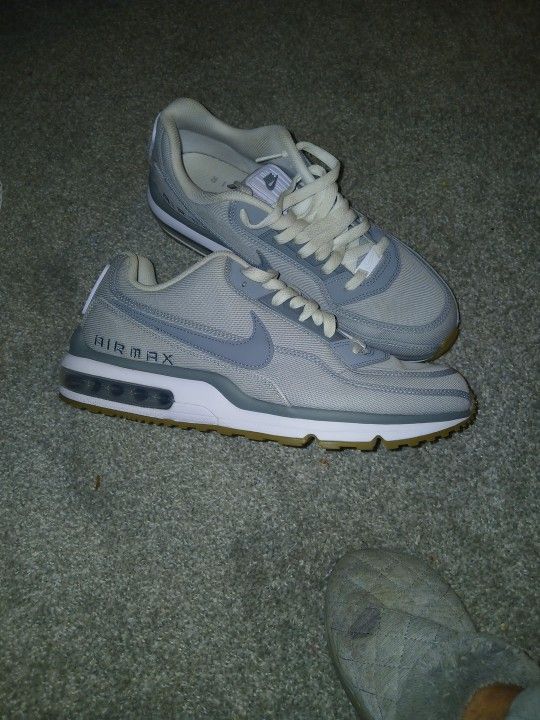 Nike Tennis Shoes