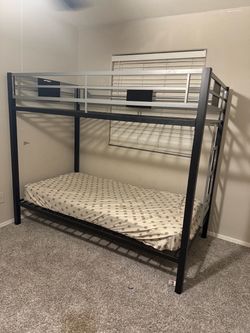 Twin bunk beds