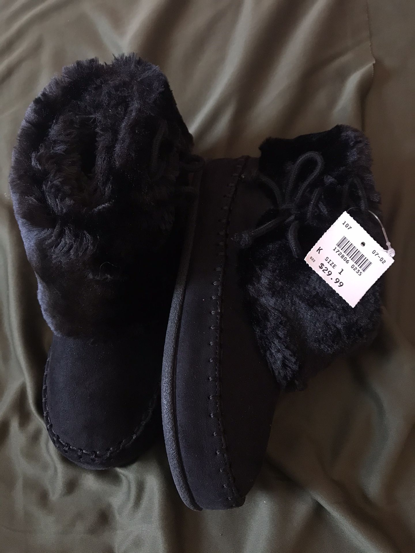 Girls s boots. Size 1. $12 dollars.