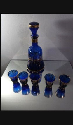 MID CENTURY - VINTAGE GLASS DECANTER SET - V42