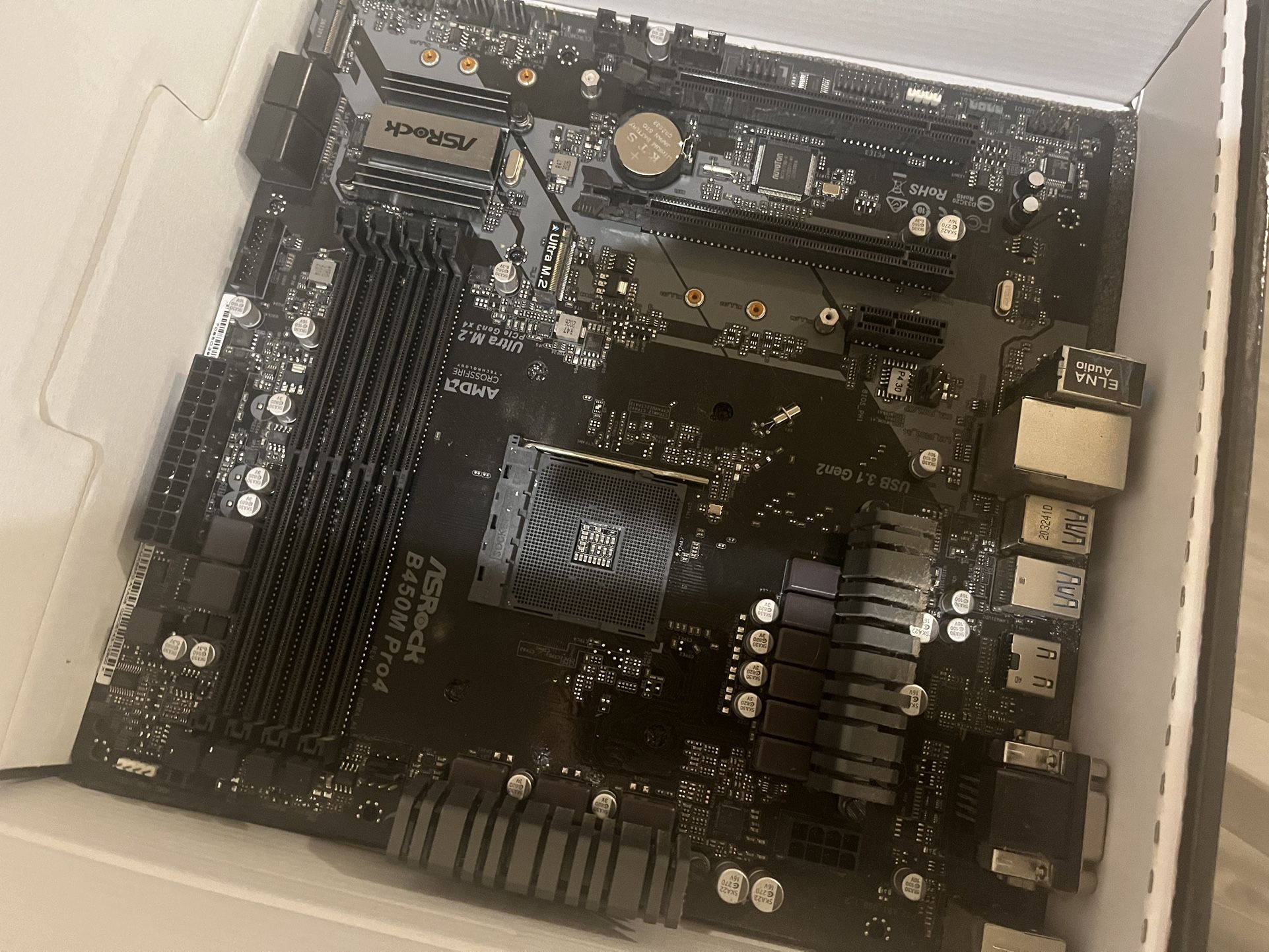 ASRock B450M PRO4 AM4 AMD Promontory B450 SATA 6Gb/s USB 3.1 HDMI Micro ATX AMD Motherboard