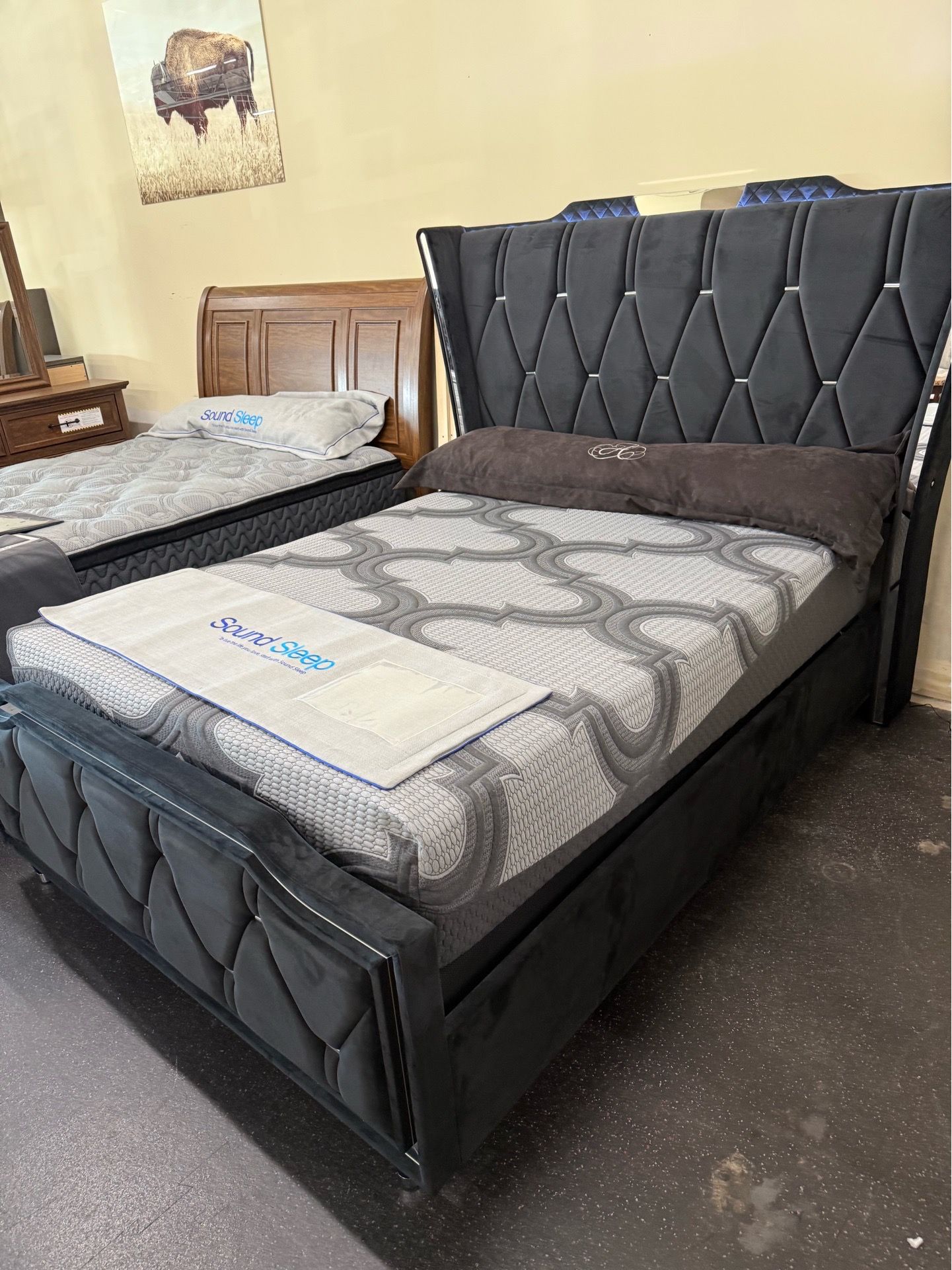 Queen bed room set on sale( Queen bed frame, dresser, mirror, 1 night stand on Sale