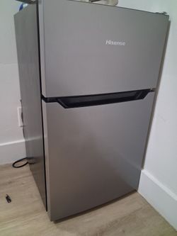 Hisense Mini Refrigerator