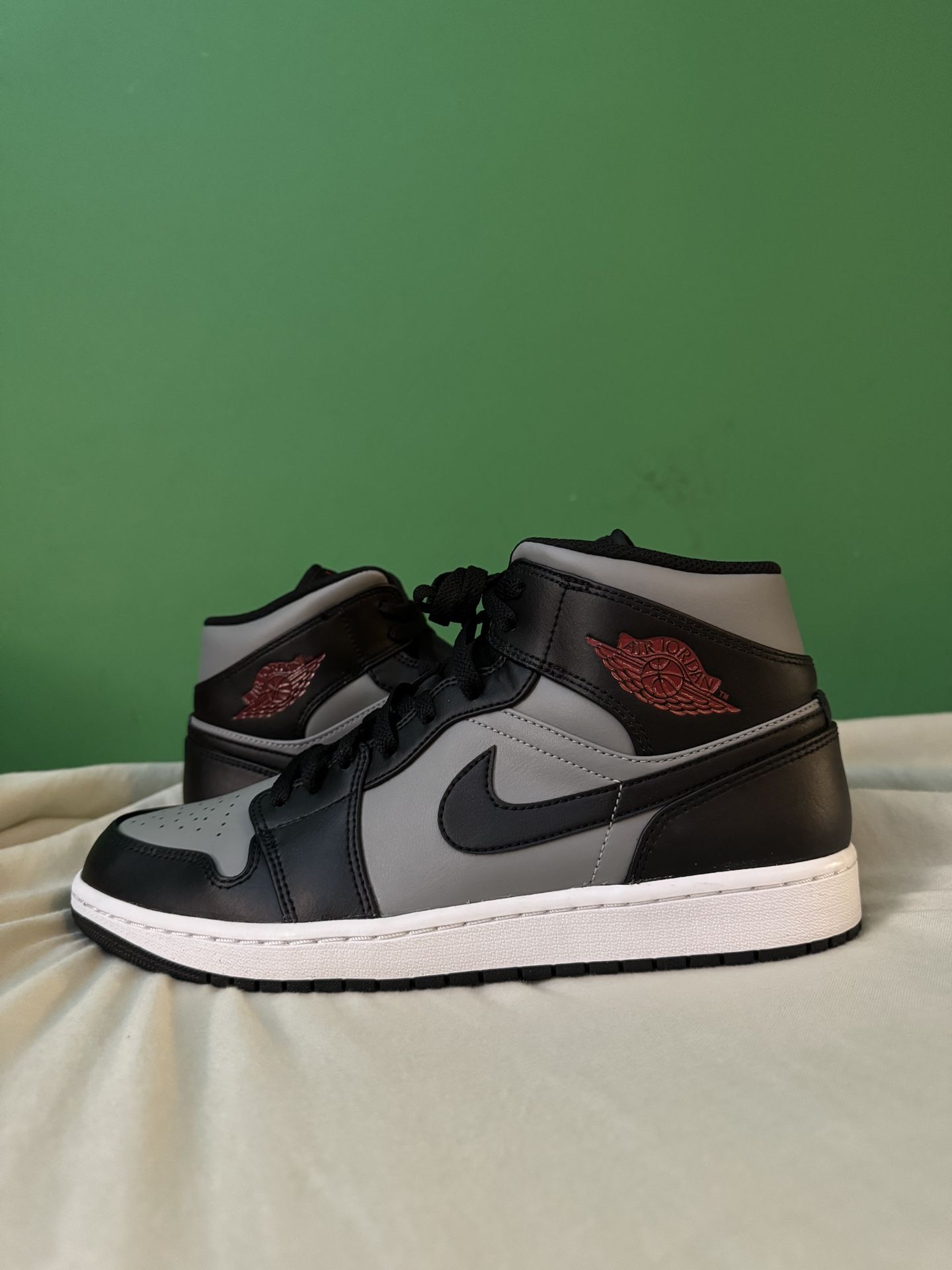Jordan 1 Mid Shadow Red Size 10.5