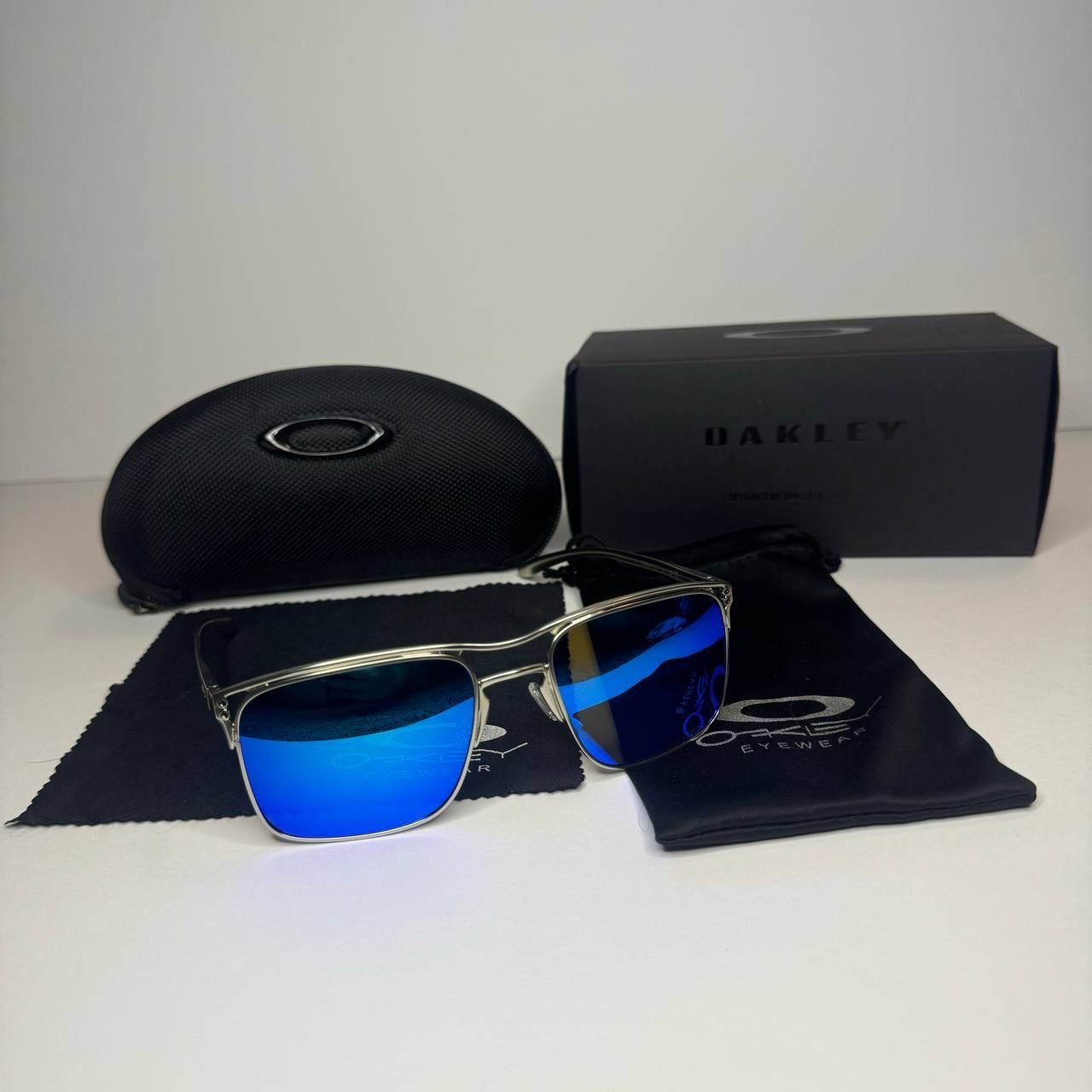 Oakley Holbrook TI (Black/Blue)