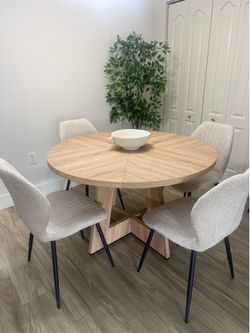 Dinning table with 4 chair.