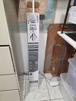 32 Watt 4ft T8 Light Bulb