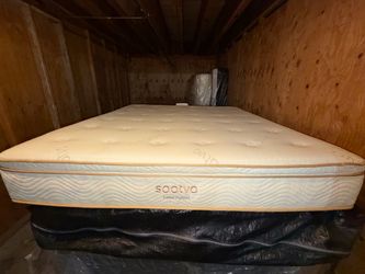 Saatva Latex Hybrid King Mattress