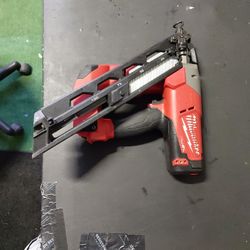 Milwaukee M18 Fuel 15 ga Finish Nailer 