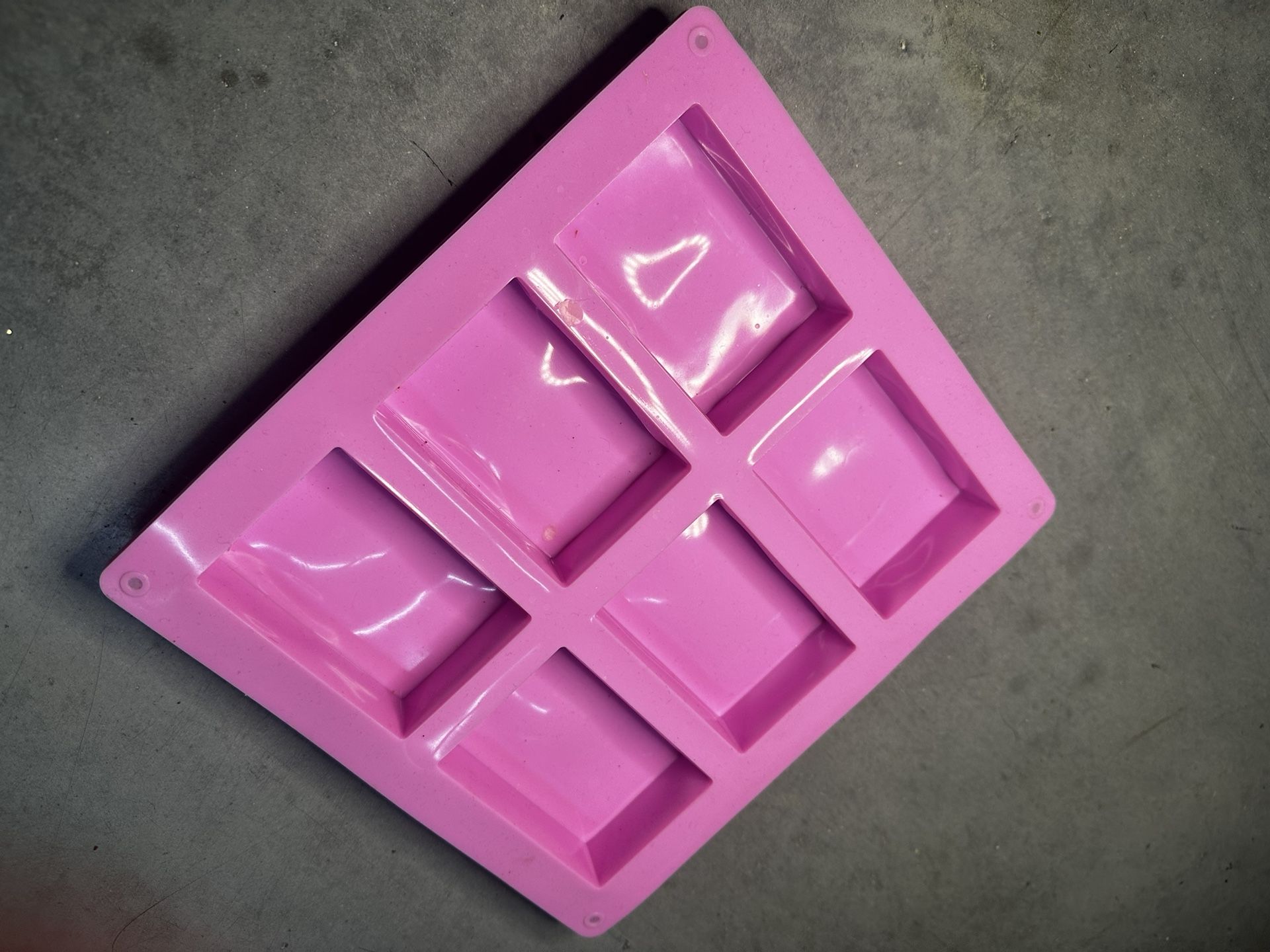 2 6-cavity pink silicone mold for baking or crafts