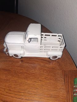White Metal Vintage Truck Decor