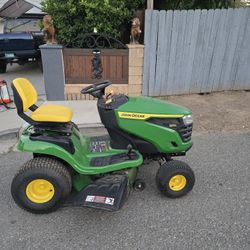 John Deere  S120 42" 22 Hp V- Twin Gas Hydrostatic Riding Lawn Mower 