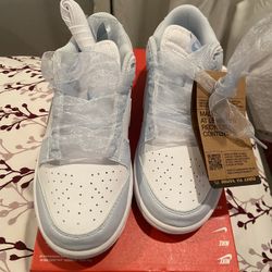 Nikes Dunk Low Next Nature Size 6 