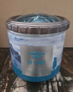 Bath and body works mandalorian and grogu ice planet candle
