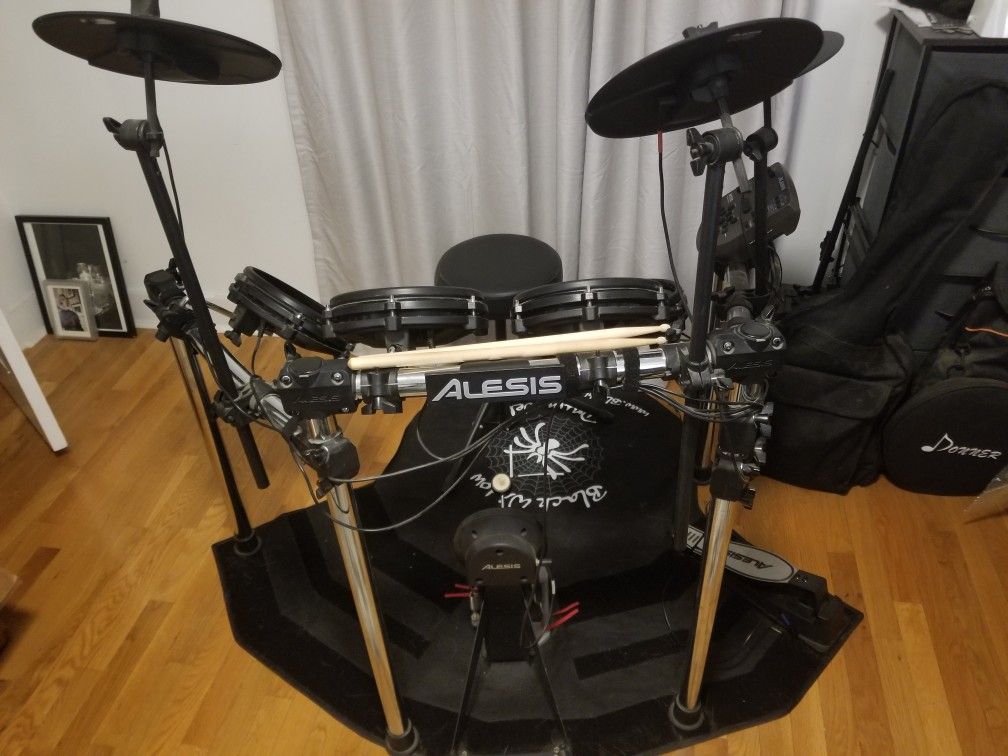 Alesis Nitro Mesh Electic Drum Kit Upgraded Chrome Stand and Extras