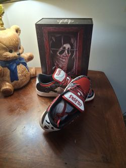 Cousins Low-Top Sneakers with Collector Box