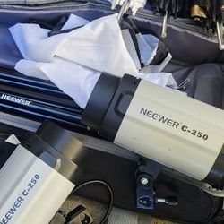 Neewer C-250 Studio  photography strobe style adjustable lighting  with standard and accessories 