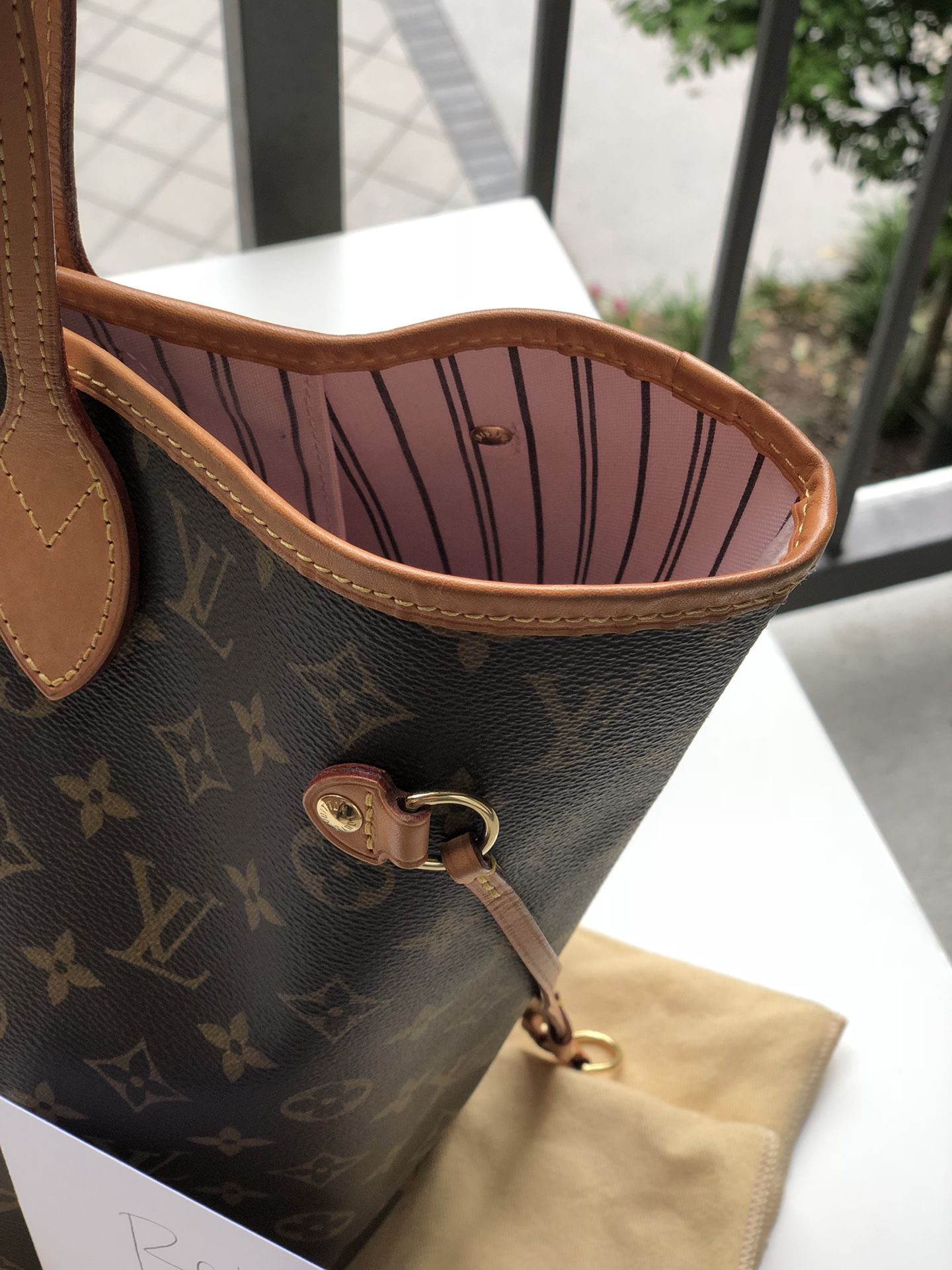 Louis Vuitton Neverfull MM Rose Ballerine – thedesignercouple