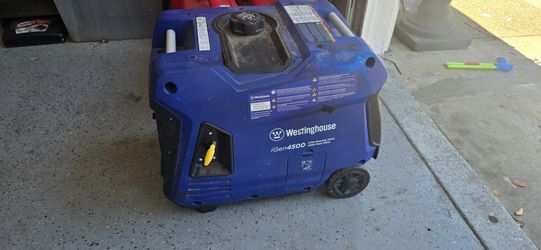 iGen4500
Digital Inverter Generator
Gasoline: 3700 Running Watts | 4500 Peak Watts