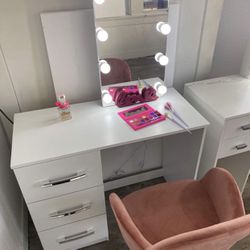 New Small Make Up Vanity Desk With Mirror And Lights