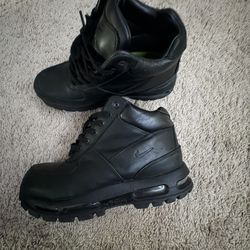 nike boots size 10