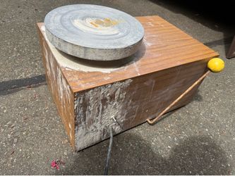 Full size pottery wheel, 2 speeds only with brake