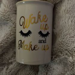 Make Up Brush Holder 