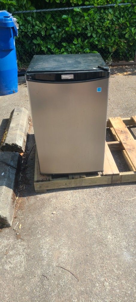 Mini Fridge
